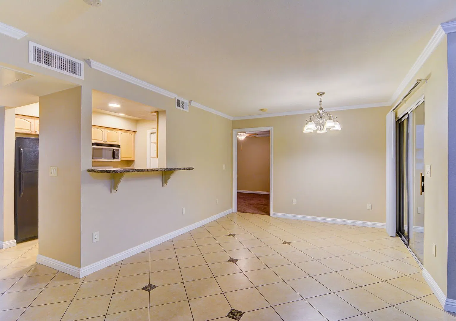 1150 N Buffalo Dr — Photo 2
