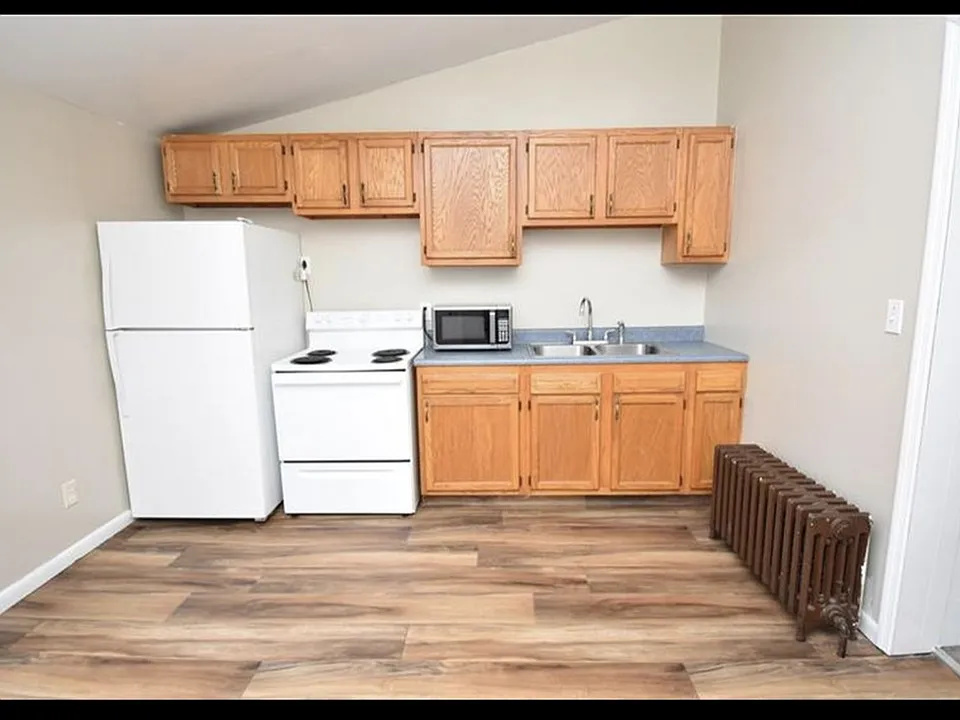 219 Meadow Ave #3