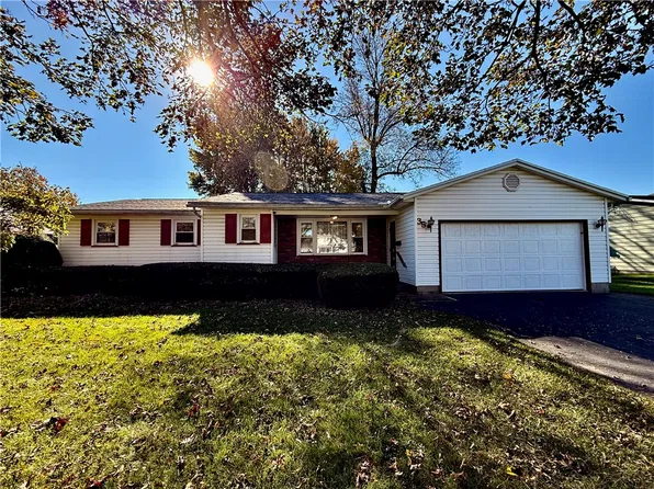 35 Kentwood Dr, Rochester, NY 14626