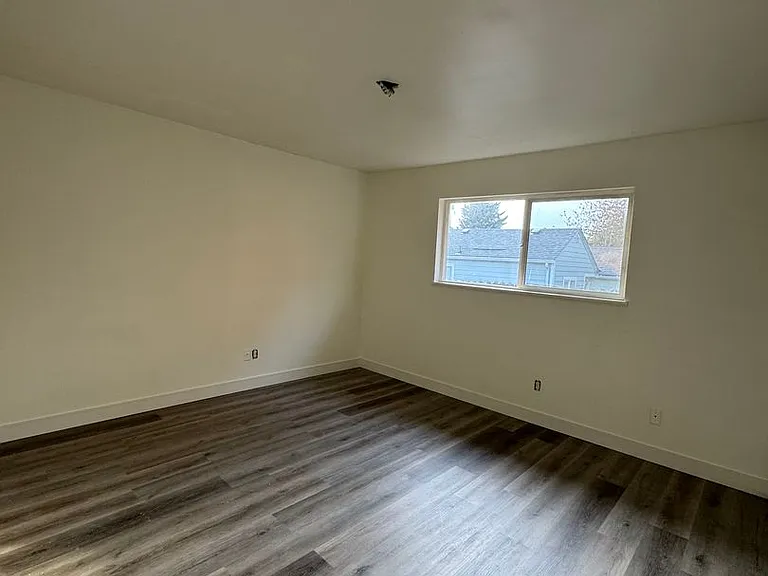 2409 E Mill Plain Blvd — Photo 5