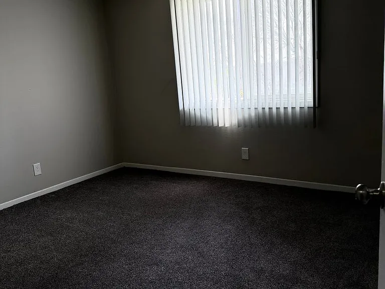 Bellevue Hills — Photo 15