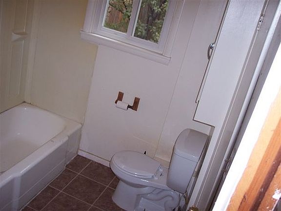 719 N. West Ave Bath