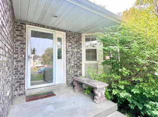 242 E Clover Ridge Dr, Sandy, UT 84070