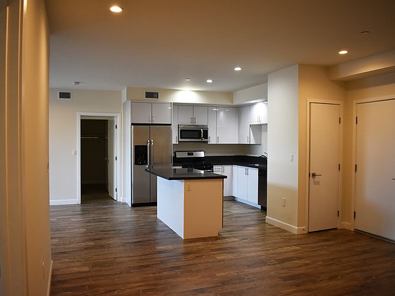 4th image of 4504 Colbath Ave #203