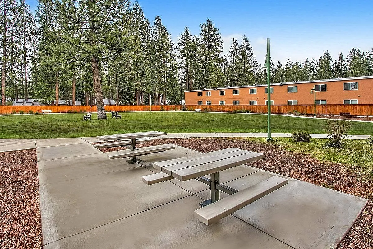Bonanza Ave, South Lake Tahoe — Photo 1