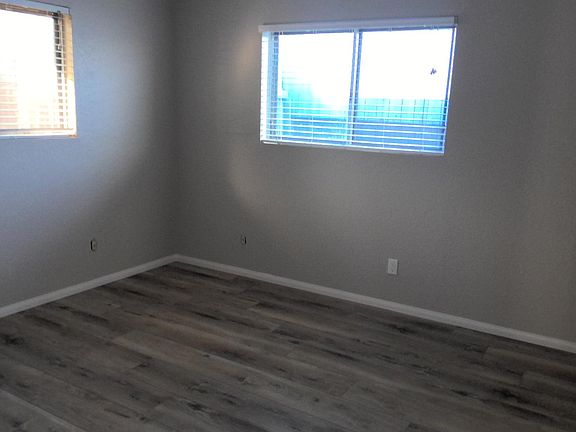 5th image of 33040 Magnolia St