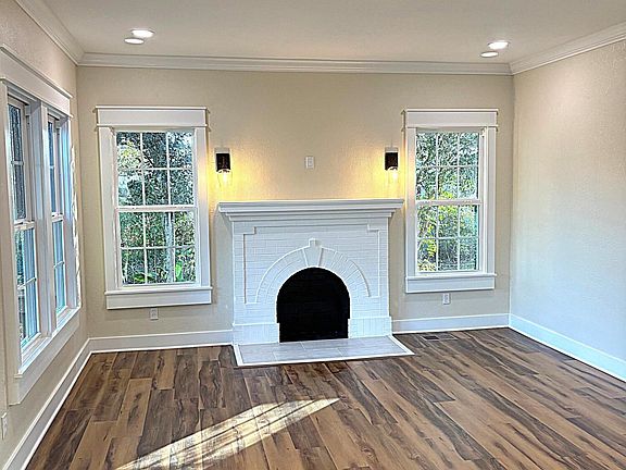 5th image of 2995 Russ St