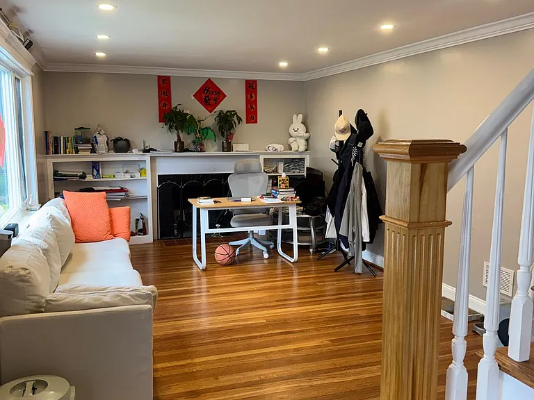 16 Moody St — Photo 2