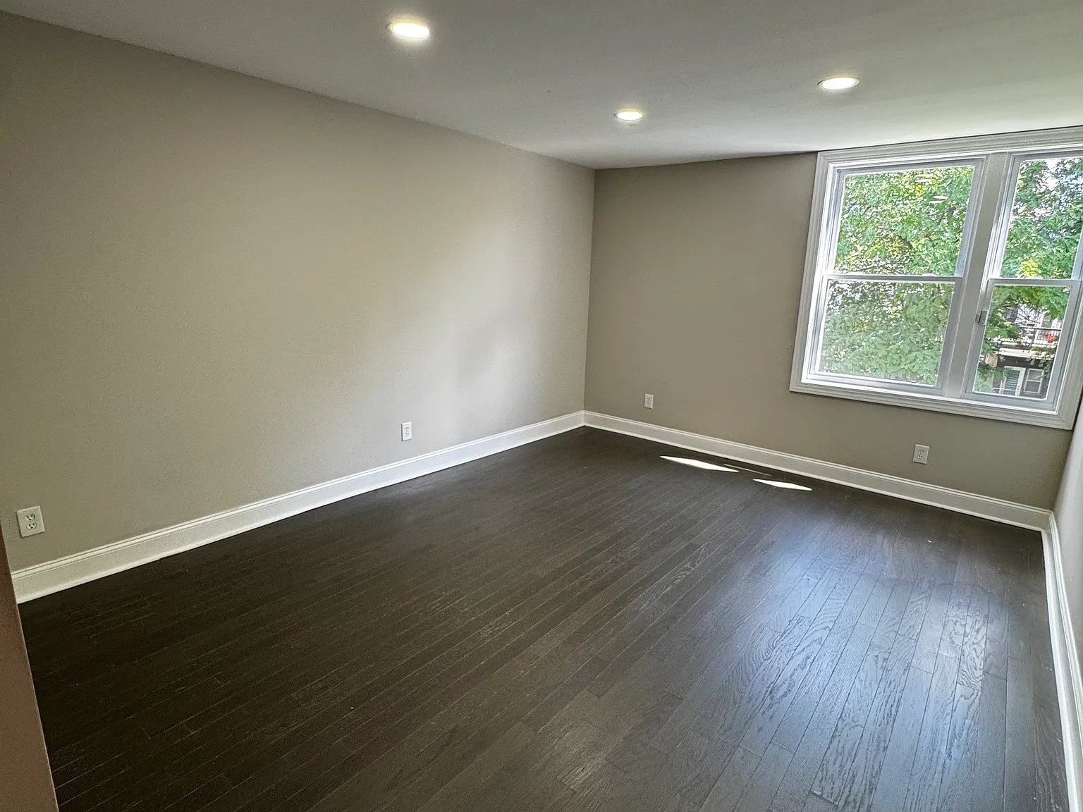 2 bed, 1000 sqft, $1,600 — Photo 3