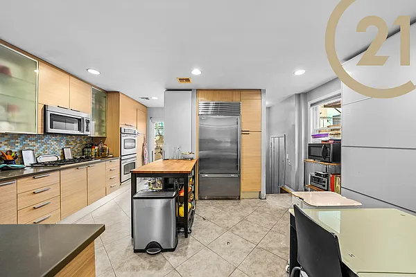 Sold by Century 21 Melanie Kishk Realty | media 29