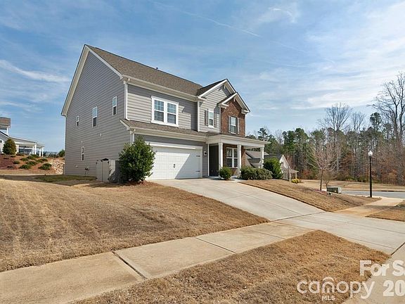 2nd image of 930 Parkland Pl NW