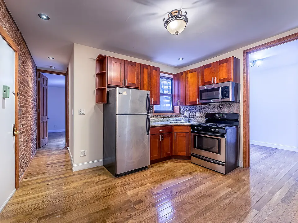 160 Sherman Ave #33