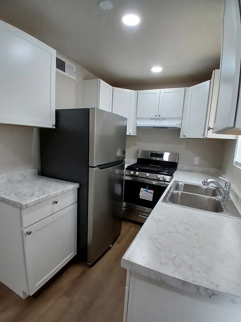 305 N Lake Ave — Photo 4