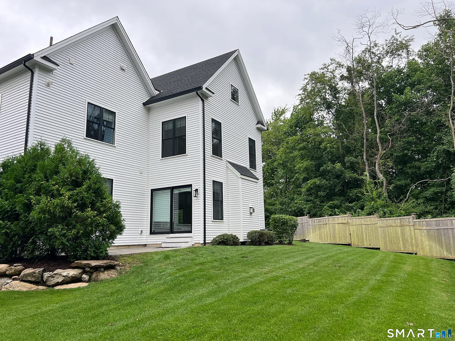 4 bed, 4.5 bath, 4352 sqft, $10,000 — Photo 2