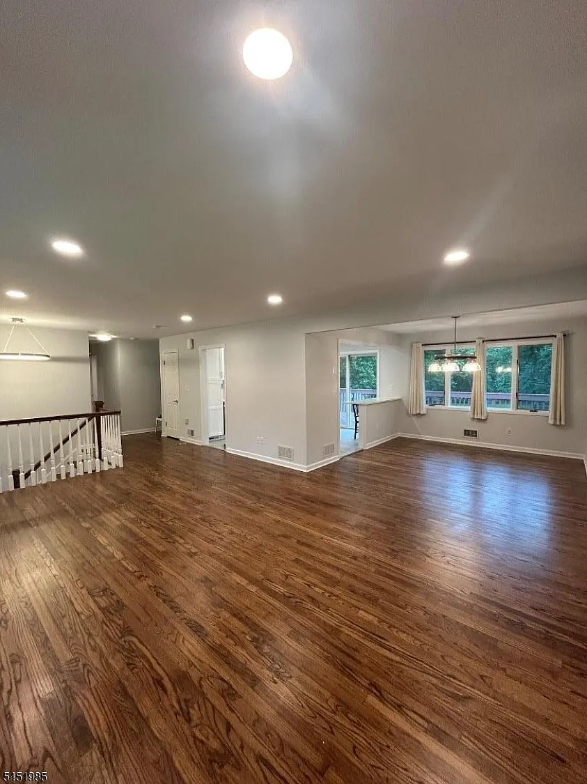 4 bed, 2.5 bath, $3,750 — Photo 2