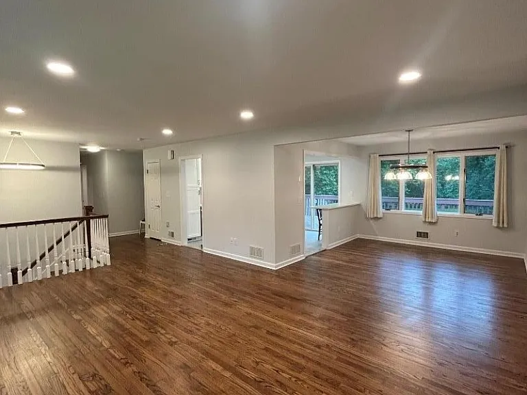 470 Vreeland Ave — Photo 2
