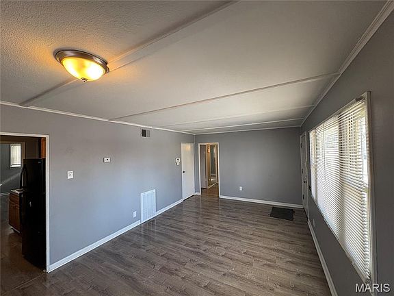 4th image of 6042 Hancock Ave