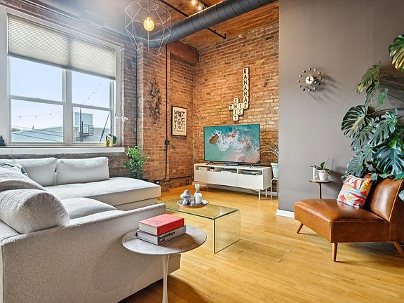 4th image of 1725 W North Ave Suite 302