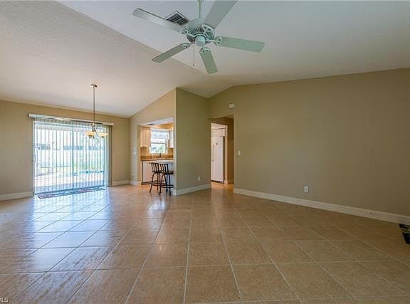3rd image of 606 SE 15th Ter