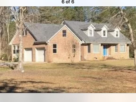 Private four bedroom house in a deep water boat ramp neighborhood close to shops and restaurants