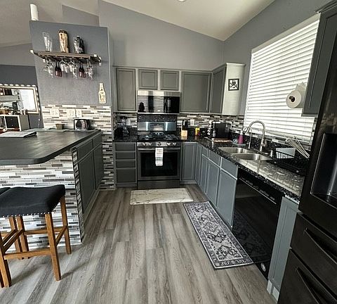 4th image of 2486 Fresnal Canyon Ave