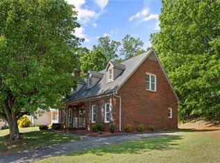 2017 Clayburne Dr, Winston Salem, NC 27103