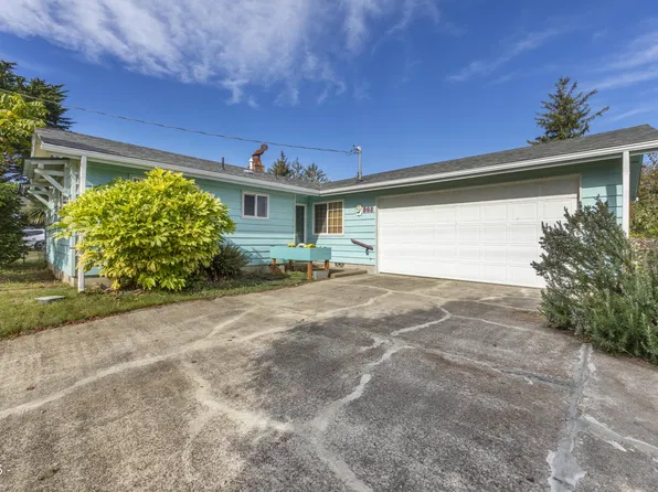 363 NE 8th St, Newport, OR 97365