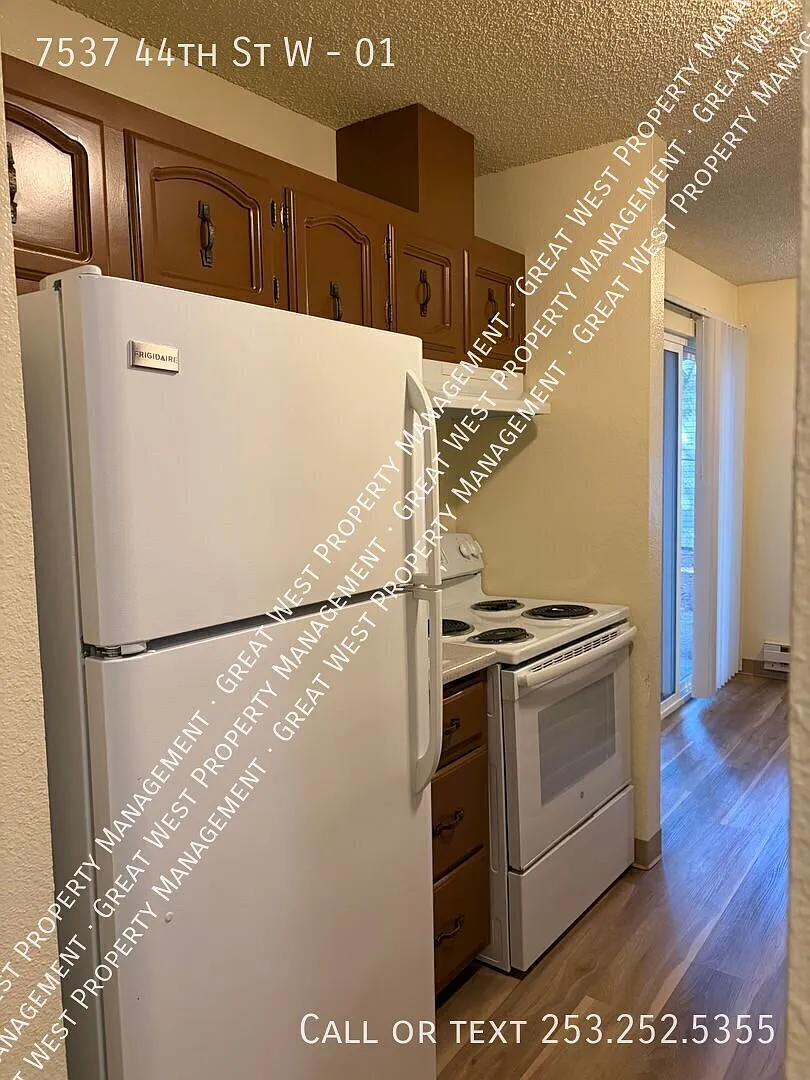 1st Month Free! Cozy 2 Bed/ 1 Bath Apartment in University Place $1,550/Mo. — Photo 3