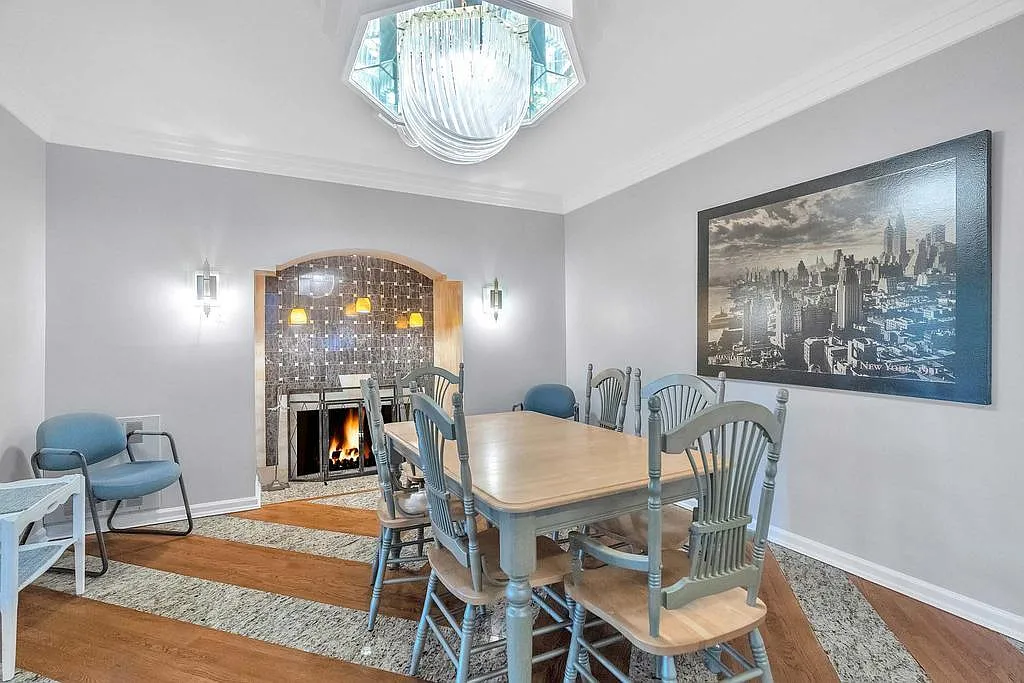 5 bed, 4.5 bath, 4290 sqft, $9,000 — Photo 4