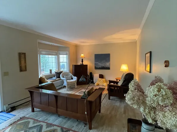 43 Eastman Farm Rd, Burlington, VT 05408