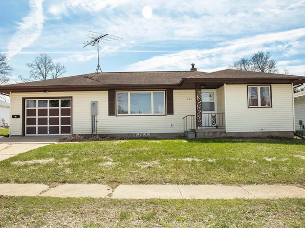 235 E Franklin St, Denver, IA 50622