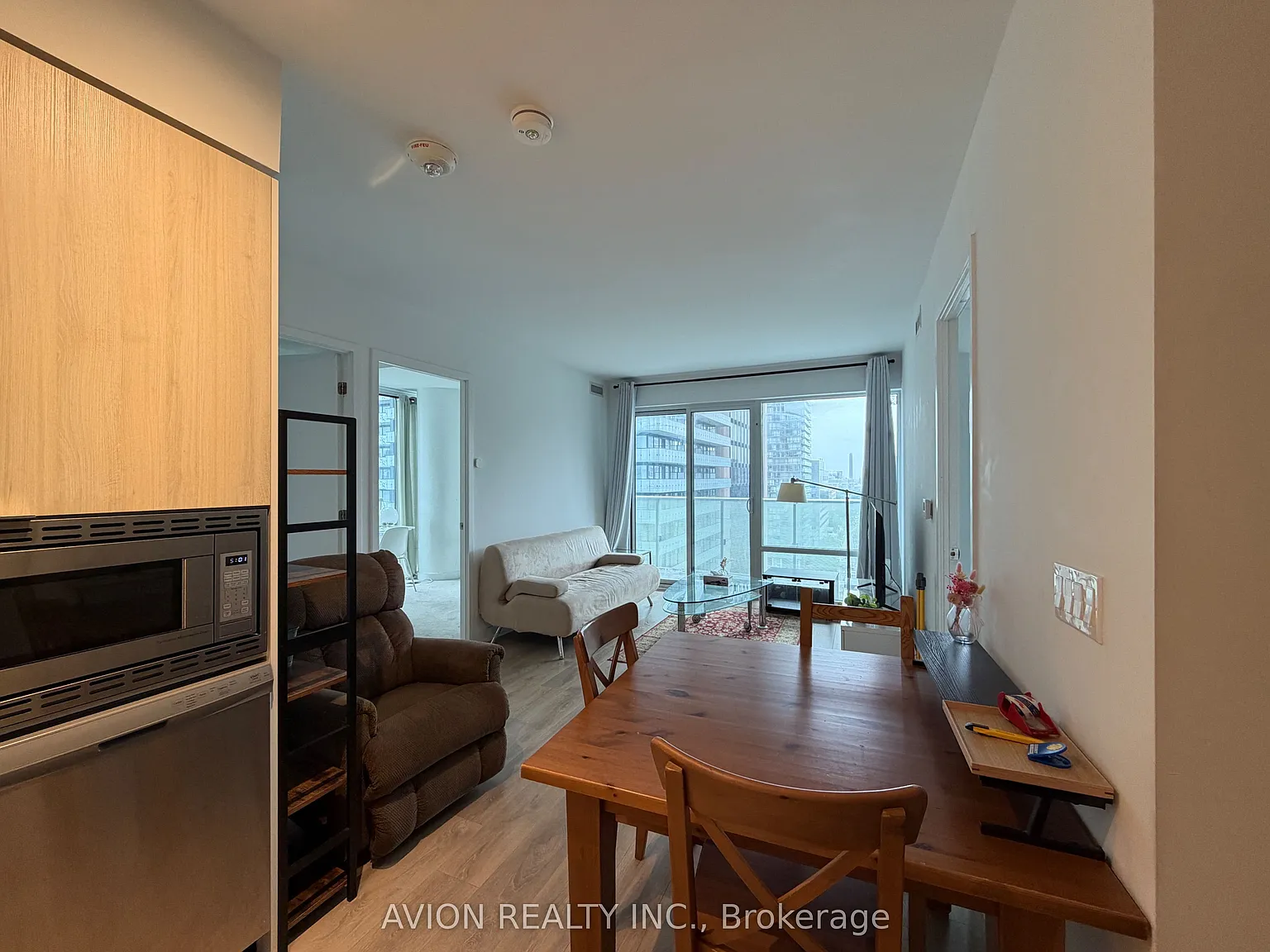 501 Yonge St — Photo 4