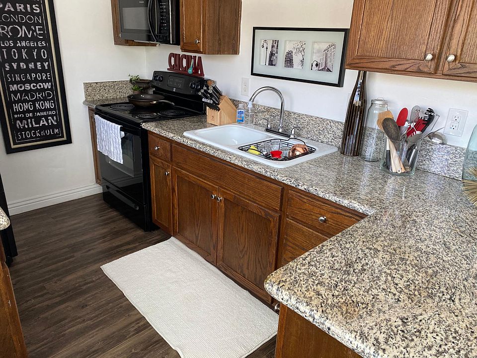 1st image of 2441 Cardinal Dr