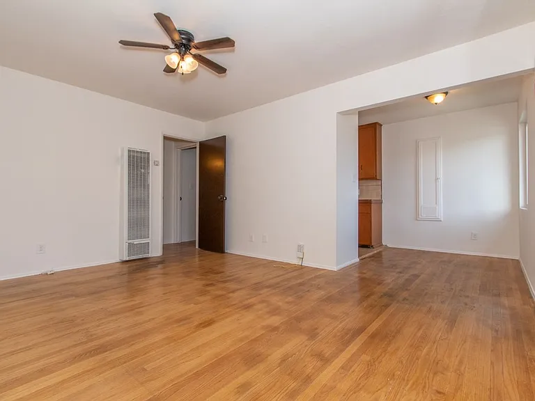 4209 Monroe Ave — Photo 4