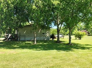 121 Tamanda Ln, Oyster Creek, TX 77541