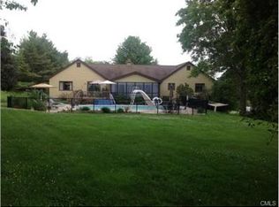 52 Under Cliff Rd, Trumbull, CT 06611