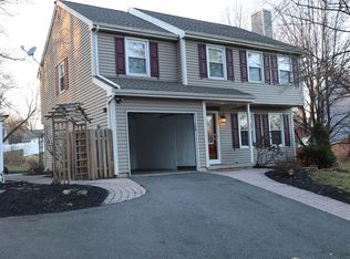 1035 Rill Rd, Reading, PA 19606