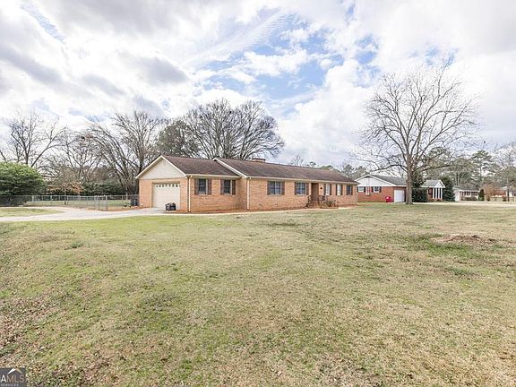 4th image of 3708 Jones Rd