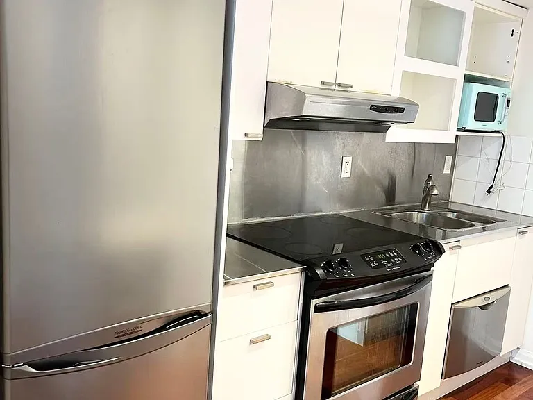 111 Elizabeth St E #705 — Photo 3