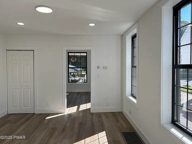 308 Bishop Ave #B — Photo 4