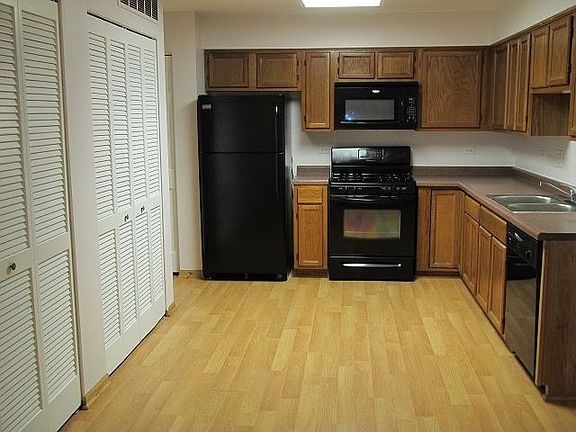 4th image of 20 Taft Ct Unit A