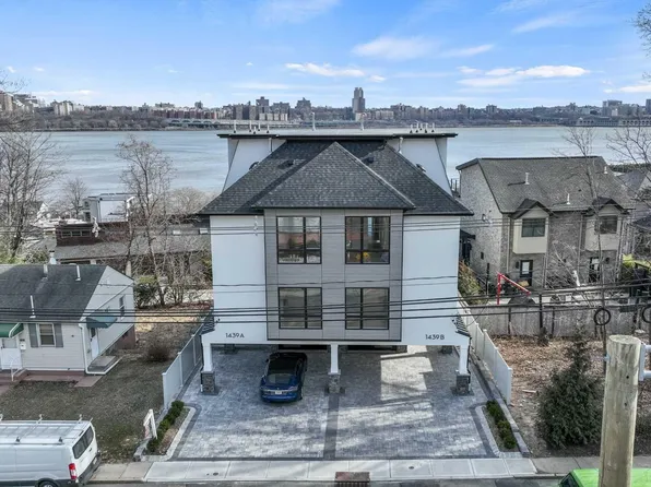 1439A River Rd, Edgewater, NJ 07020