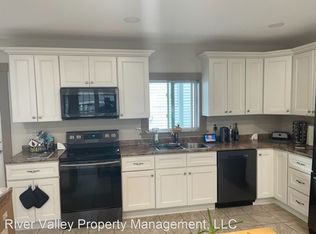 34 Grove St, Claremont, NH 03743