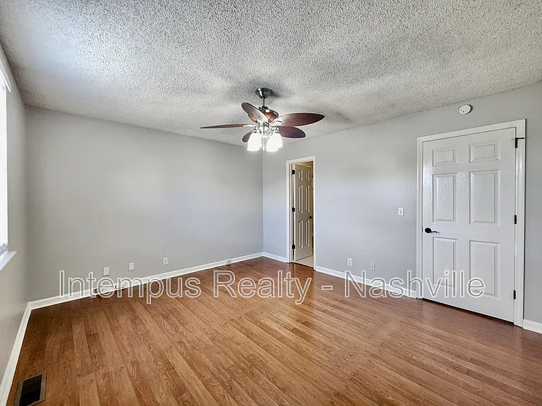 737 Fox Ridge Dr — Photo 10