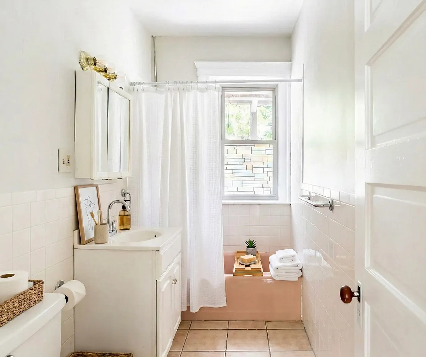 4 bed, 2.0 bath, $5,150 — Photo 2