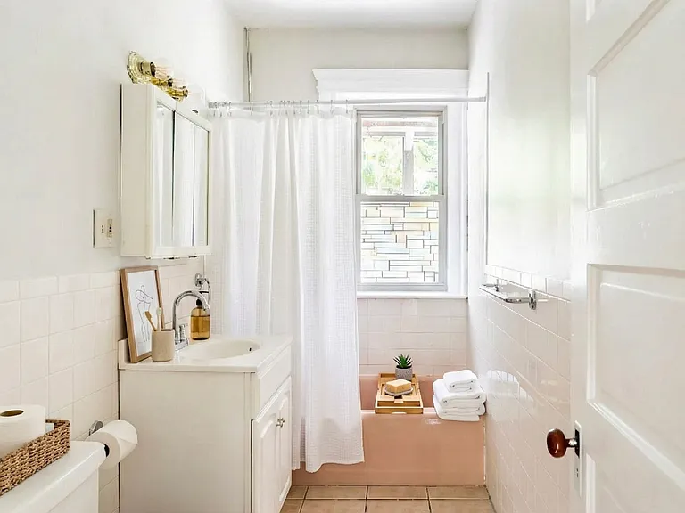 10 Strathmore Rd #22 — Photo 4