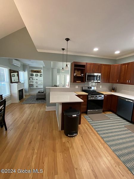 4th image of 159 W Circular Street