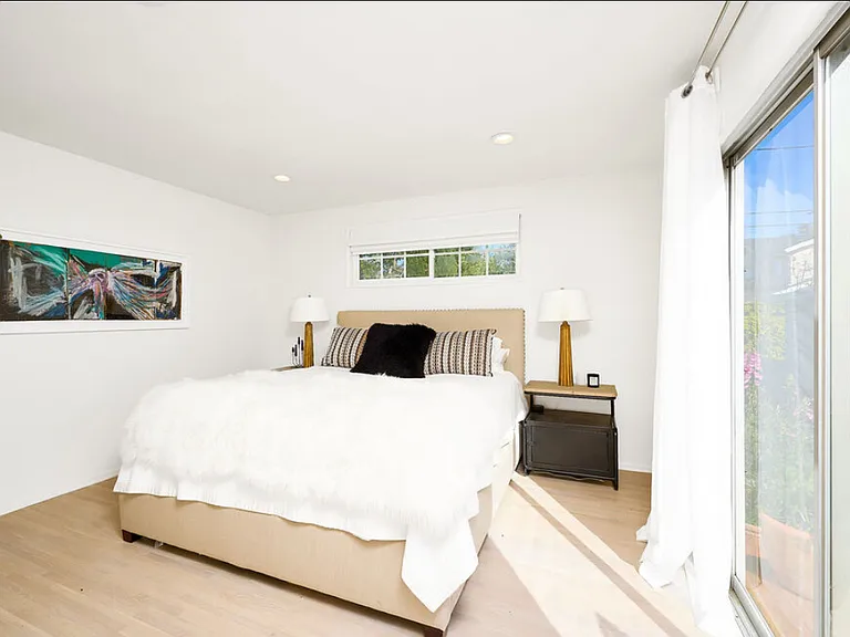 7822 Bleriot Ave — Photo 10