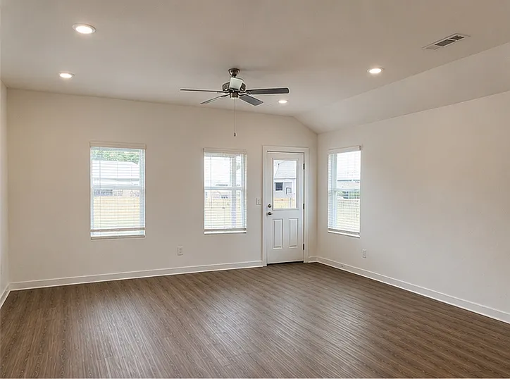 6336 Warwick Dr — Photo 10
