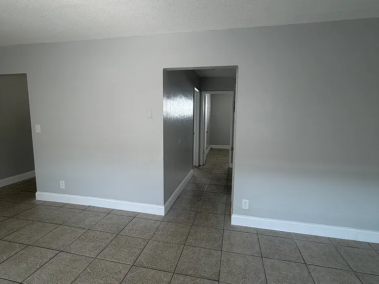 760 SW 8th St #4 — Photo 8